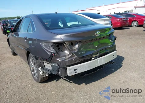 2015 Toyota Camry Xle z USA, uszkodzony, nr VIN 4T1BF1FK1FU879771